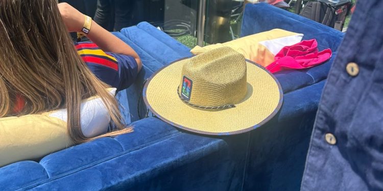 Camarote de R$ 5 milhões no campo na final da Copa do Mundo fica no sol e inclui chapéu para proteção