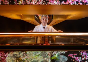 André Kawai comanda o San Omakase, uma estrela Michelin — Foto: Divulgação