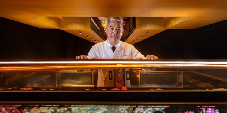 André Kawai comanda o San Omakase, uma estrela Michelin — Foto: Divulgação