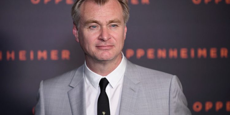 Christopher Nolan elogia 'Obsessão' e 'Backrooms' e diz que jovens rejeitam 'lixo de IA'