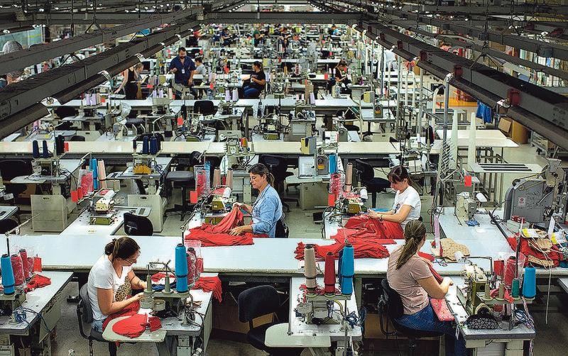 Com o novo tarifaço nos EUA, empresas brasileiras fazem as contas: qual será o impacto na economia brasileira agora?