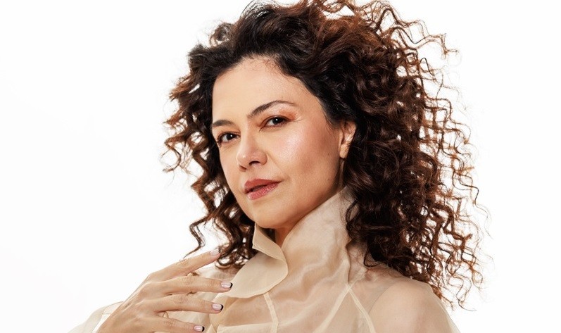Com participação de Roberta Campos, Carol Fazu lança seu novo single 'Vamos brilhar'