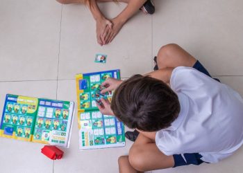 Com sucesso de figurinhas da Copa, vendas do setor disparam 15,2%