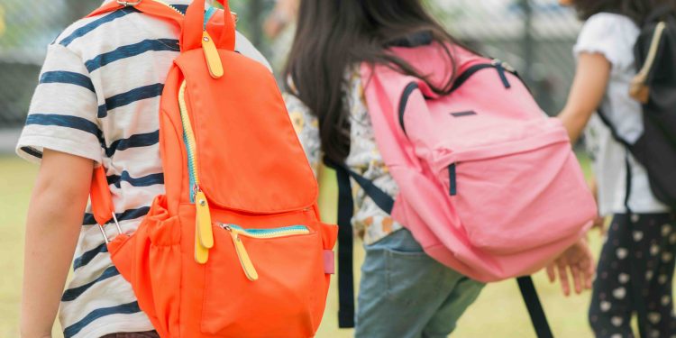 Como escolher a escola do seu filho sem cair em armadilhas: o que observar além do método de ensino
