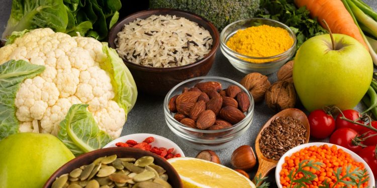 Contra a inflação, deputado francês propõe lei para garantir 100 alimentos saudáveis a preço de custo