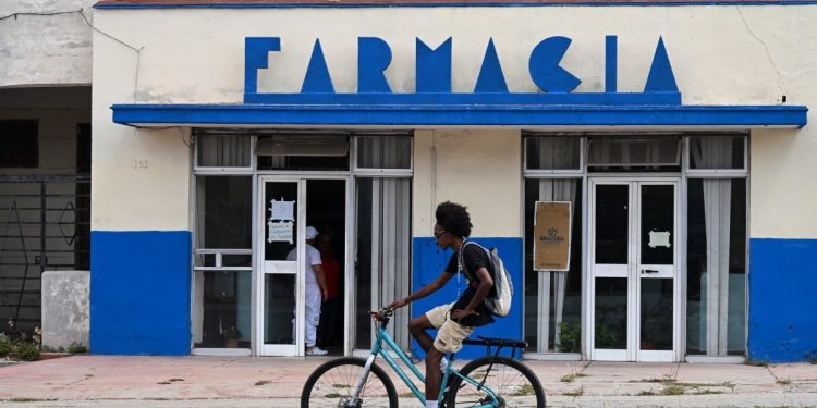 Cuba abre postos de gasolina, farmácias e outros setores à iniciativa privada