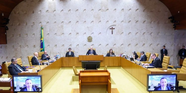 DC aciona STF para alterar marco de idade mínima que beneficia filho de Lira nas eleições