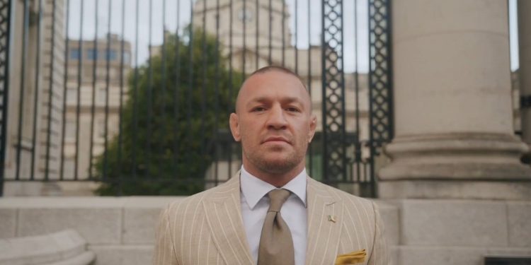 Dana White atualiza lesão de McGregor: ‘O joelho dele está destruído’