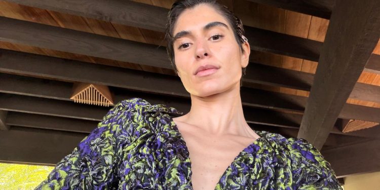 De vendedora à Balmain: quem é a brasileira que estrela nova campanha da grife