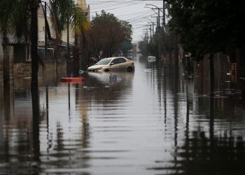 Defesa Civil do RS cita riscos de tornados e emite alerta para tempestades e inundações