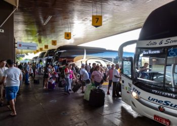 Deputado do PL quer revogar rota obrigatória de ônibus para fiscalização da Receita em Foz do Iguaçu