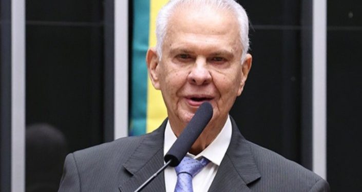 Deputado recua de filiação ao DC após partido acionar STF contra regra que beneficia filho de Lira