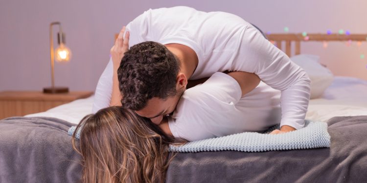 Despertar a dois: como o sexo matinal influencia a intimidade do casal