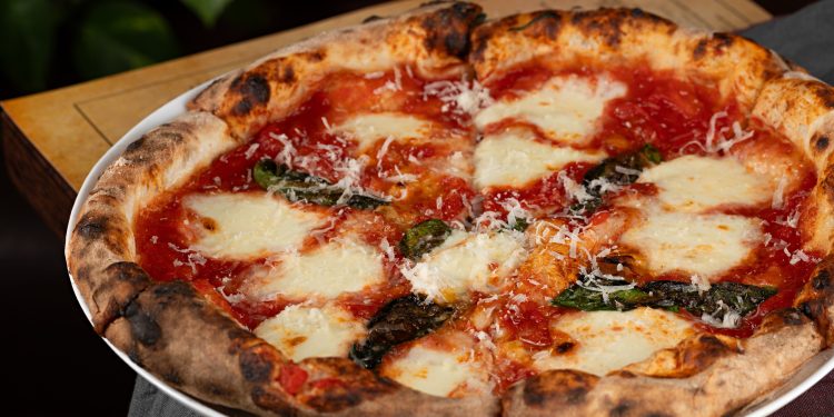 Dia da Pizza: conheça receita tradicional da Ferro e Farinha, pizzaria premiada do Rio