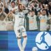 Dois gols, terceiro cartão amarelo, comemoração com poker: Neymar rouba a cena em empate entre Santos e Chapecoense
