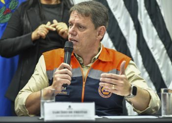 Em Ribeirão Preto, Tarcísio comenta temporal que provocou destruição na região: 'Evento sem precedentes'