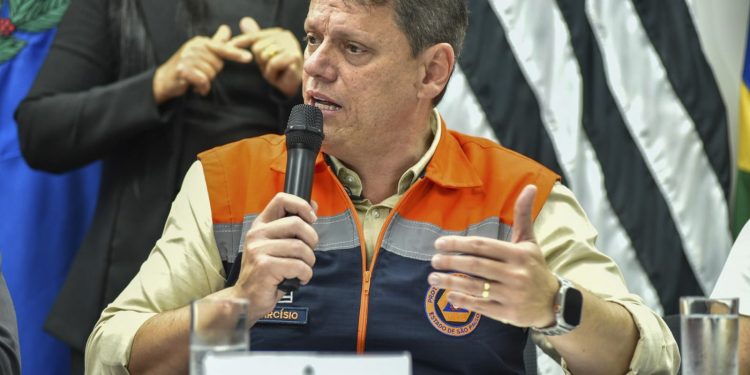 Em Ribeirão Preto, Tarcísio comenta temporal que provocou destruição na região: 'Evento sem precedentes'