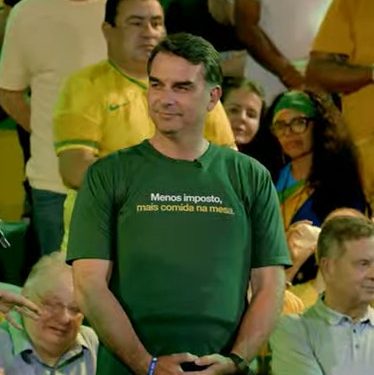 Em carta lida por Flávio, Bolsonaro reforça apoio ao filho: 'Momento de deixar de lado as diferenças'