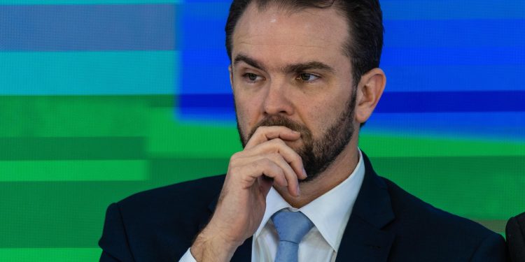 Em conversas com o mercado, Durigan sinaliza que governo pode desacelerar crescimento do limite de gastos do arcabouço fiscal