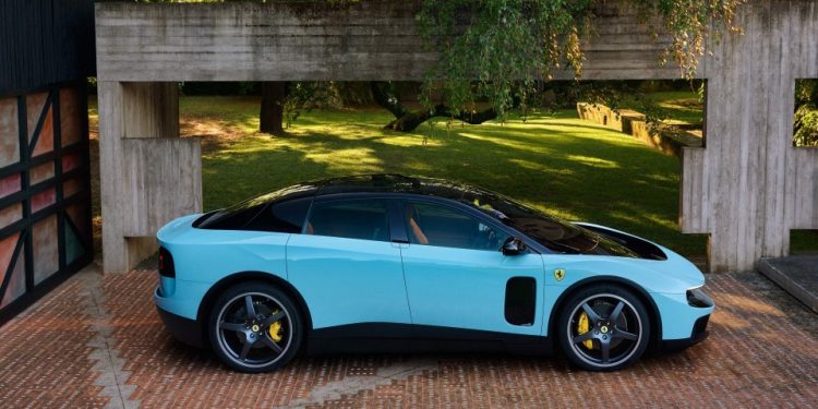 Envolto em polêmicas, Ferrari esgota vendas do seu primeiro carro elétrico com alta demanda na China, diz jornal