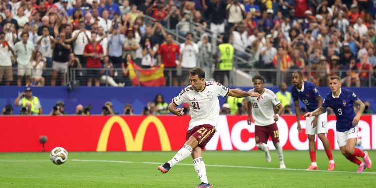 Espanha abre o placar com Oyarzabal, e França fica em desvantagem pela primeira vez na Copa