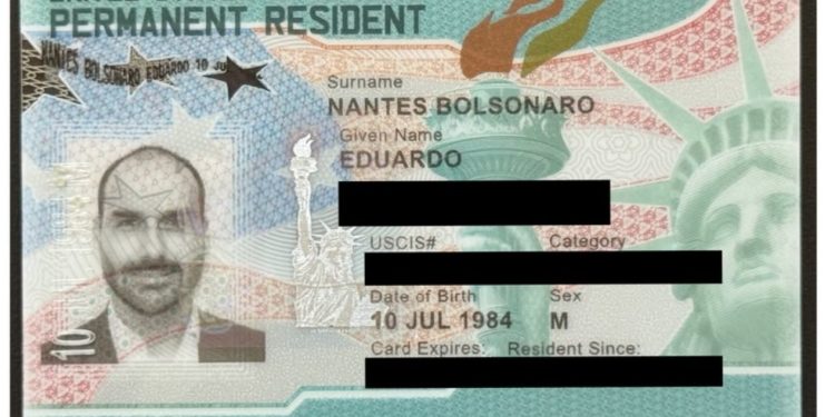 Esquerda critica concessão de 'green card' a Eduardo Bolsonaro pelos EUA: 'Pagamento pela traição'