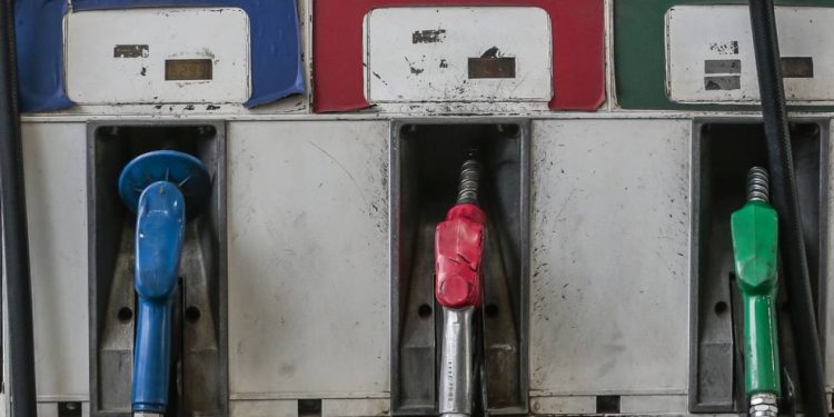 Etanol ou gasolina? Calcule qual é o combustível mais vantajoso para abastecer seu carro