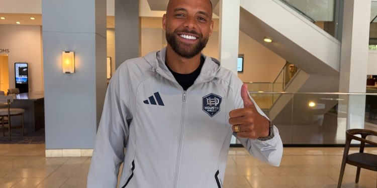 Guilherme, ex-Santos, na concentração do Houston Dynamo, que faz intertemporada na cidade que serve de base para a seleção na Copa — Foto: Rafael Oliveira