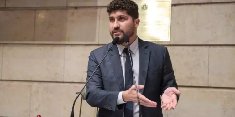 Federação PSOL-Rede oficializa candidatura de William Siri ao governo do Rio