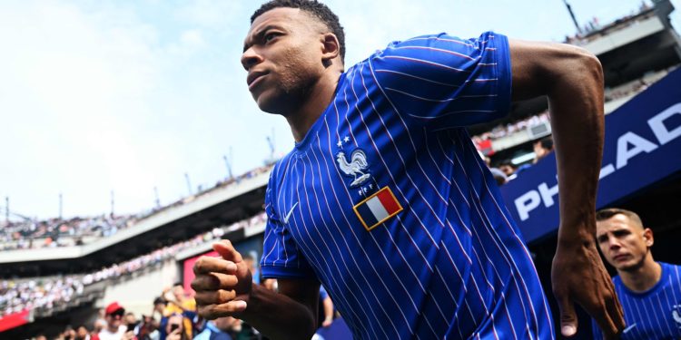 Fifa condena falas racistas de senadora paraguaia sobre Mbappé: 'Esporte tem que ser espaço seguro'