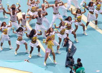 Fifa dobra intervalo da final para show e contraria regra que ela própria publicou para a Copa, diz jornal