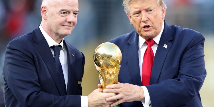 Fifa vai vender a Copa do Mundo? Entenda em cinco pontos a proposta de Infantino para o torneio