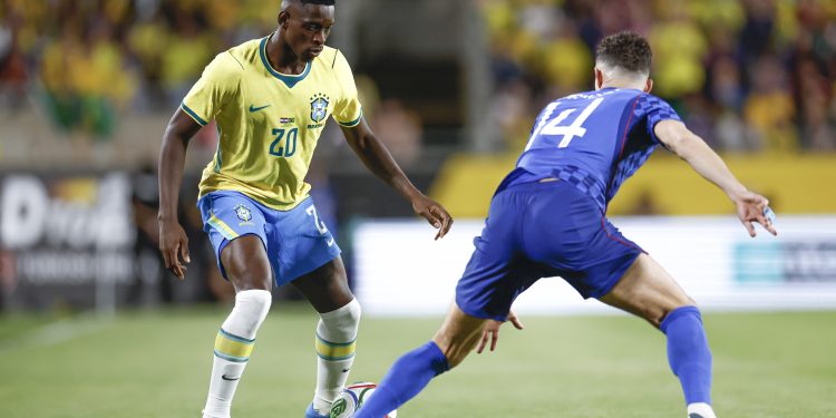 Flamengo se reúne com empresário de Luiz Henrique para entender condições de possível negócio; Botafogo mantém contatos