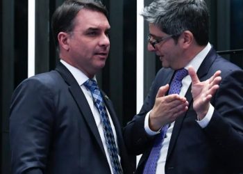 Flávio Bolsonaro escolhe Carlos Portinho como candidato ao Senado pelo PL no Rio