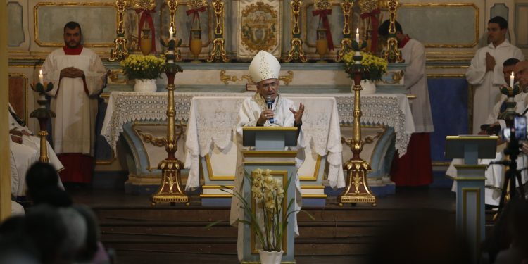 Flip 2016 começa com missa do cardeal poeta José Tolentino Mendonça: 'O escritor nos contagia com sua fé na palavra'