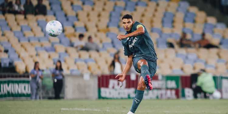Fluminense: Thiago Silva tem desconforto na coxa direita e faz exame nesta quinta-feira; Freytes preocupa para Copa do Brasil