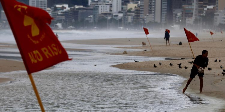 Frio no Sudeste, geada no Centro-Sul e calor de até 34°C: veja como fica o tempo nesta terça