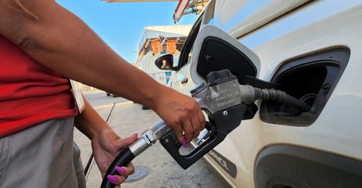 Gasolina vai ficar mais barata com aumento da mistura do etanol? Entenda