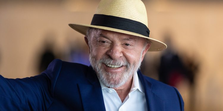 Genial/Quaest: Na Bahia, Lula tem 52% das intenções de voto, e Flávio Bolsonaro, 18%