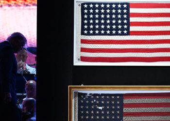 Governo Trump minimiza desfile de supremacistas brancos durante celebrações dos 250 anos da independência dos EUA