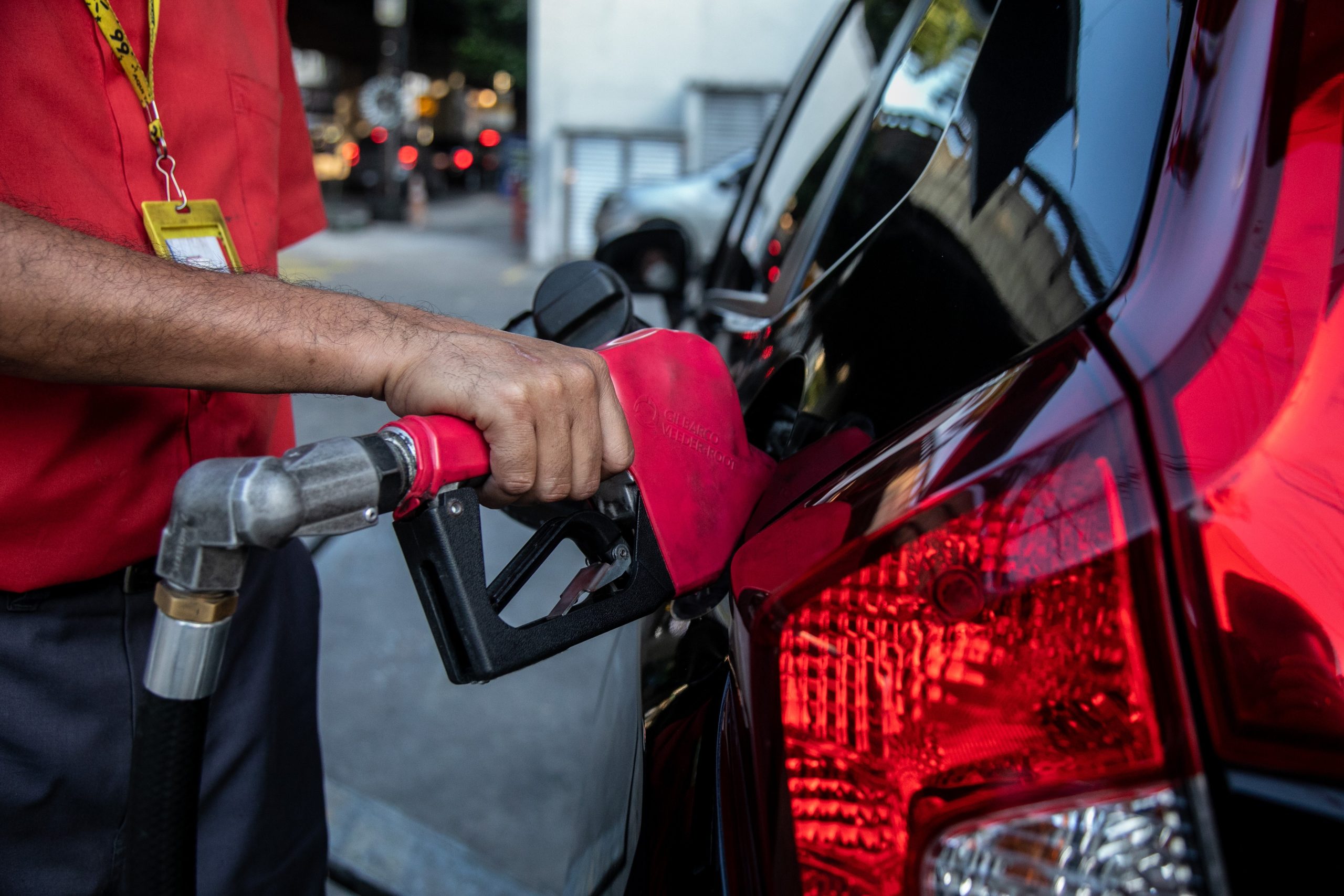 Governo já avalia elevar mistura do etanol na gasolina para 35%; entenda