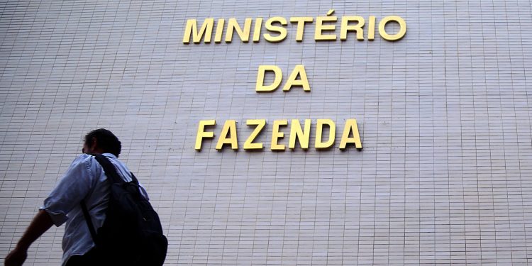Governo tem déficit de R$ 92,2 bi no primeiro semestre, segundo pior resultado da história para o período