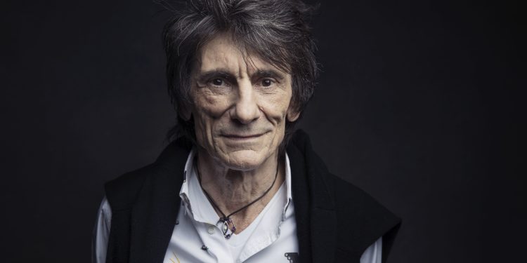 Guitarrista dos Rolling Stones fará única apresentação no Brasil em turnê de carreira solo