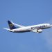 Homem quase é sugado para fora de avião após janela se desprender em voo da Ryanair com destino à Alemanha