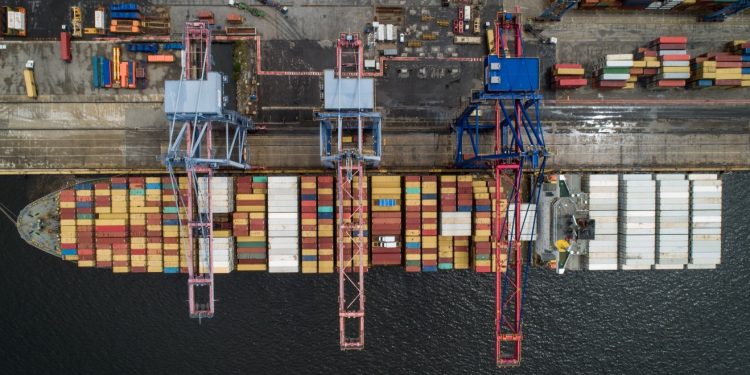 Instituições reagem a tarifaço e pedem que governo fortaleça negociações