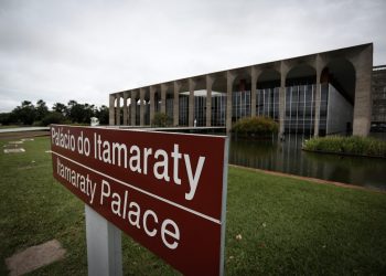 Itamaraty cumpriu seu dever de informar com transparência ao alertar sobre risco de ação militar americana, diz ministério