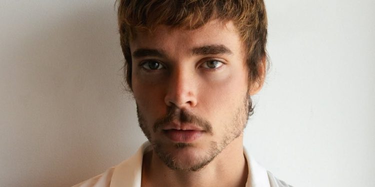João Lucas fala sobre Marquezine ser 'vela' nas viagens dele com Sasha e da pressão para ter filho: 'Questão de tempo'