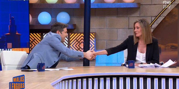 Jornalista espanhola volta a programa ao vivo após abandonar bancada: 'Senti-me calma e reconfortada'
