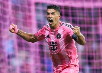 Luis Suárez faz gol de pênalti de cavadinha pelo Inter Miami e brinca: 'Era assim, Loco Abreu?'