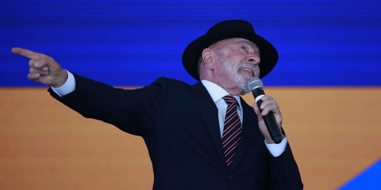 Lula reúne aliados para debater ações de campanha, e PT espera definição sobre Minas